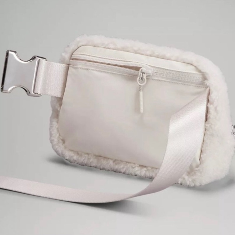 LULULEMON NEW YEAR EVERYWHERE BELT
BAG 1L *FLEECE - Picture 3 of 6